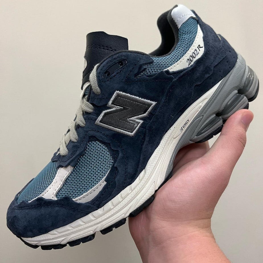 new balance 2002r refined future
