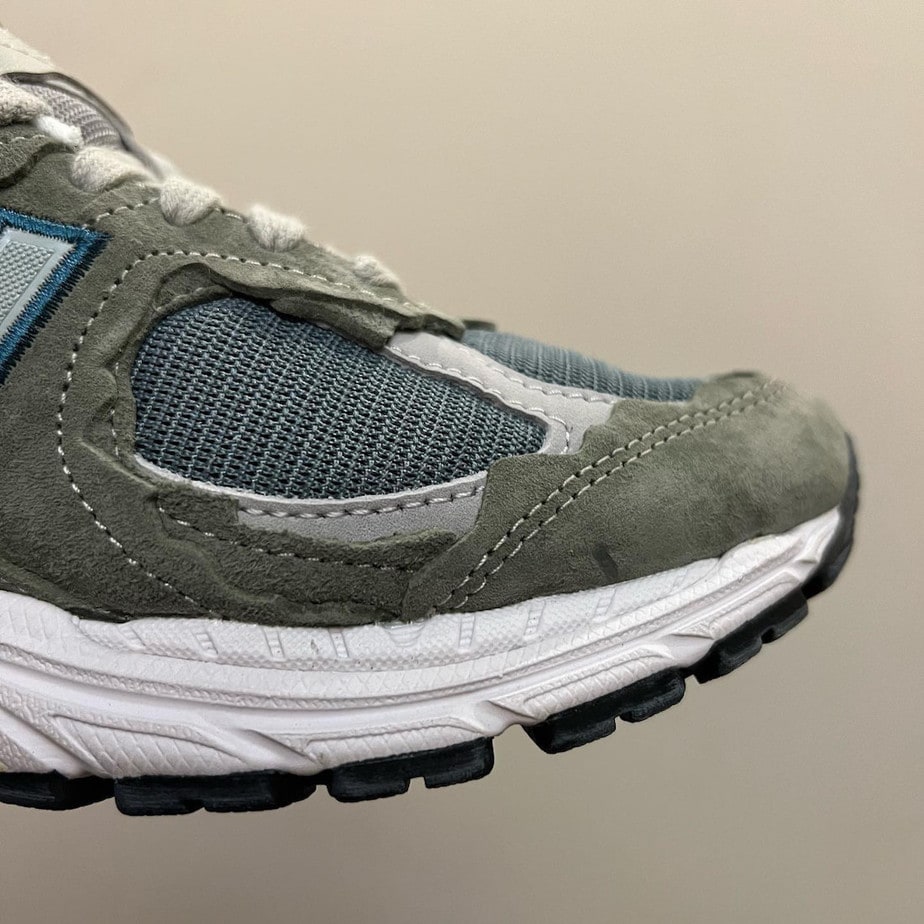 new balance 2002r refined future