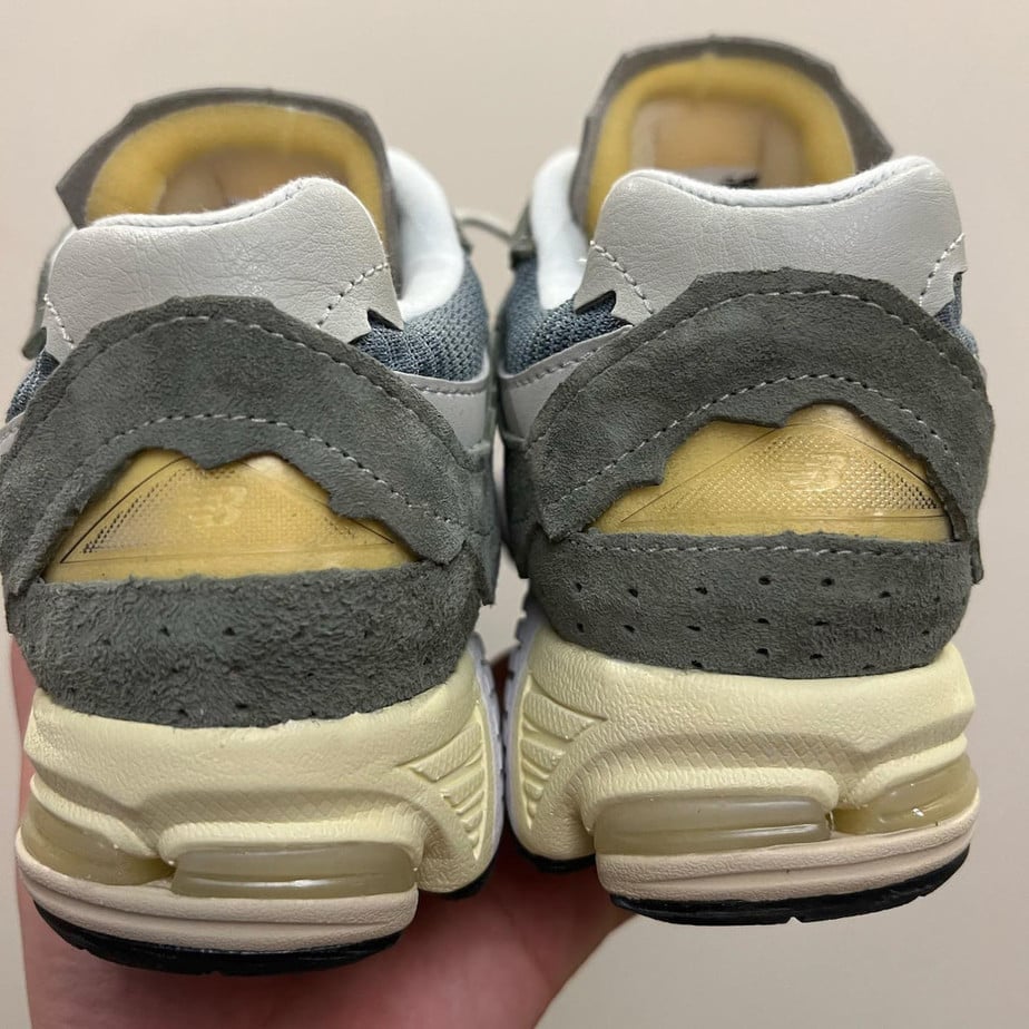new balance 2002r refined future