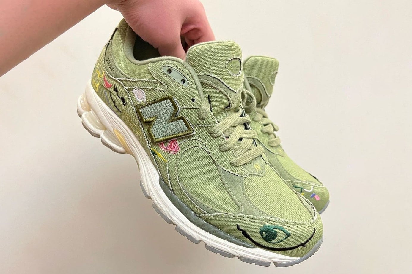 Bryant Giles New Balance 2002r First Look