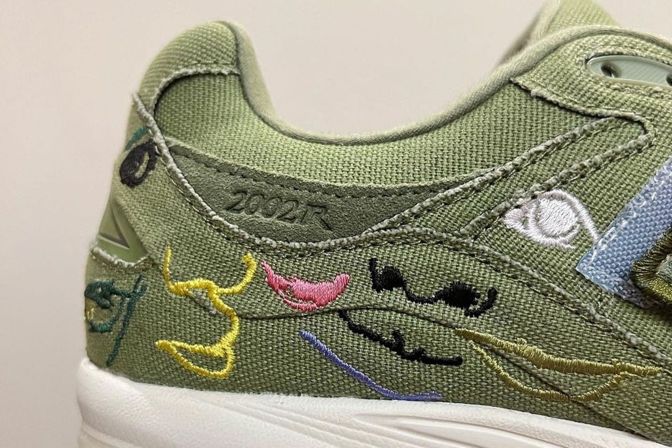 Bryant Giles New Balance 2002r First Look
