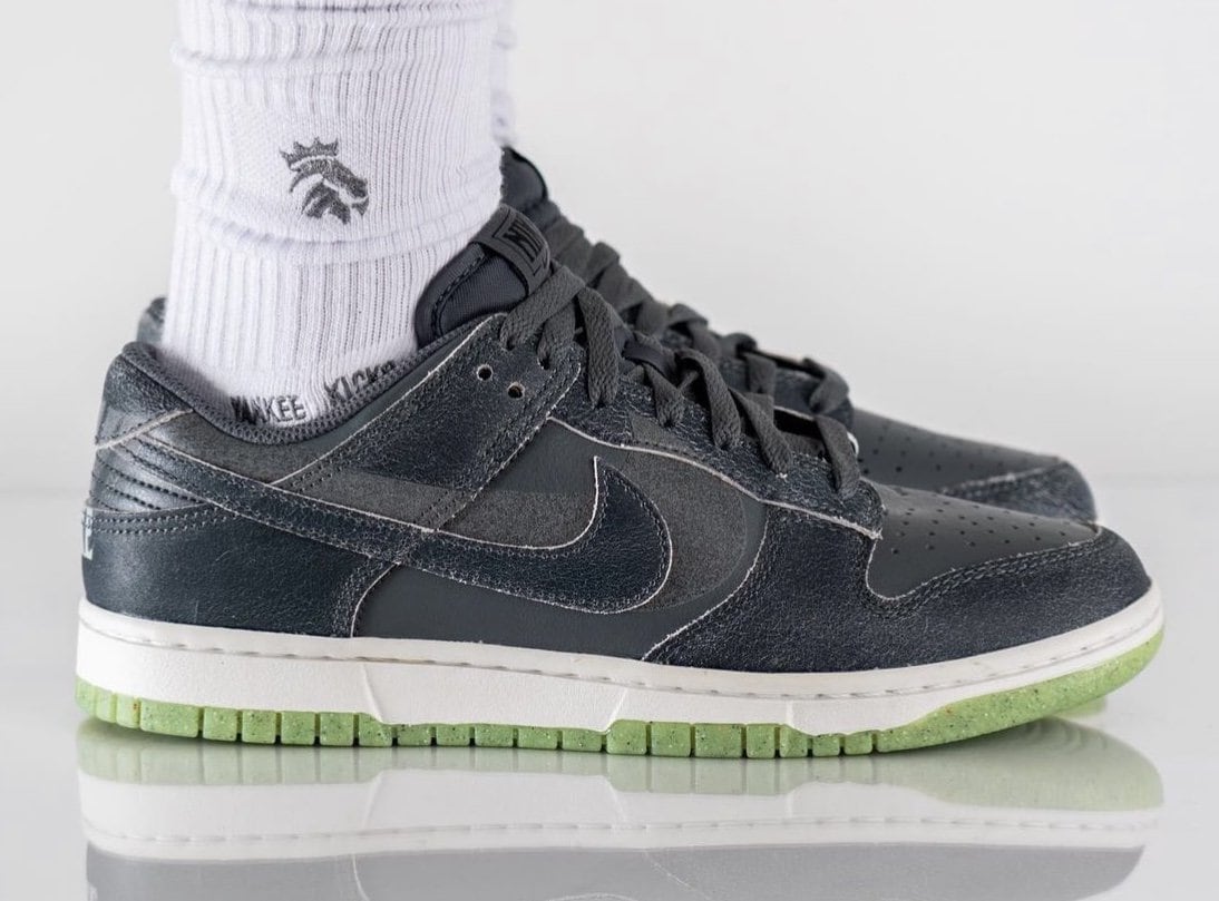 nike low dunks gray