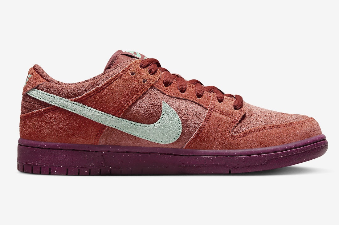 Nike-SB-Dunk-Low-Mystic-Red-DV5429-601-4