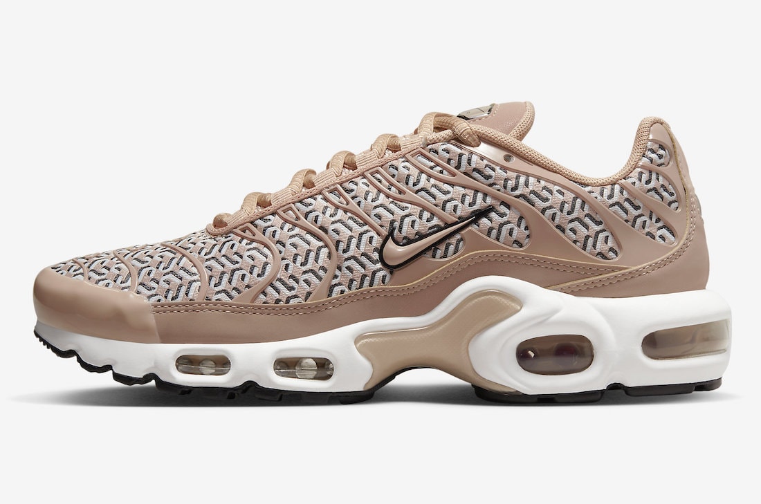 Nike-Air-Max-Plus-United-in-Victory-FB2557-200-4