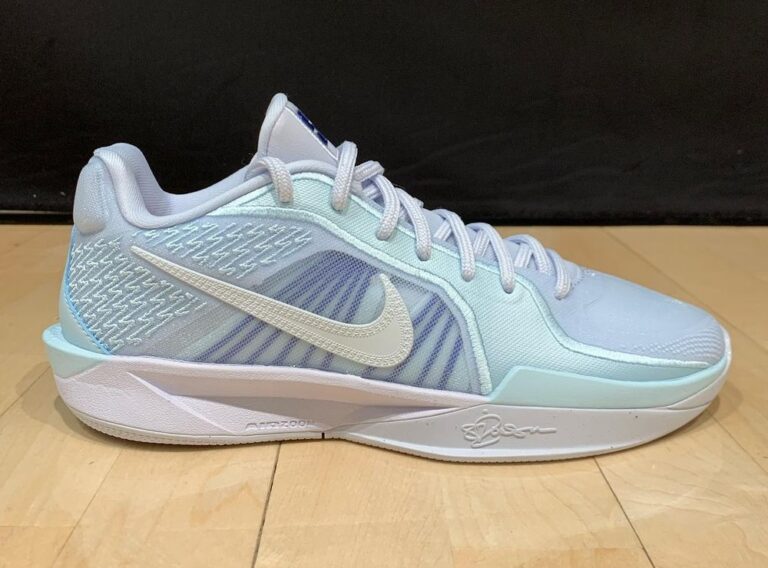 Nike Sabrina 2 美品 Nike Sabrina 2 Basketball Court Limited Edition Rare FQ2174