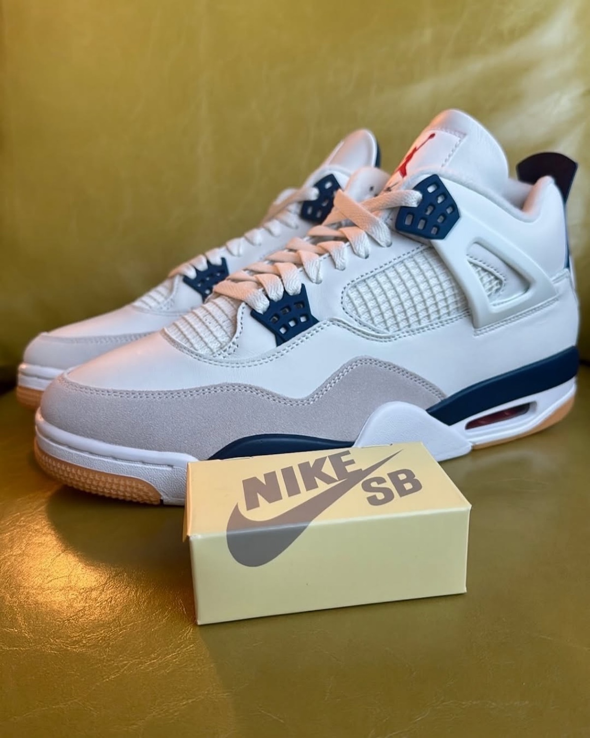 Où acheter la Nike SB x Air Jordan 4 « Navy »