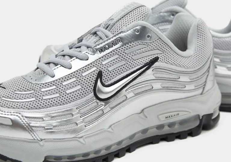 スニーカー Nike Air Max TL 25 M Flat Silver llic Silver Black HM881 Nike Air Max TL 2.5 Metallic Silver HM8818-001 | SneakerNews.com