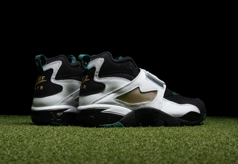 The Nike Air Diamond Turf “Emerald” is Now Available