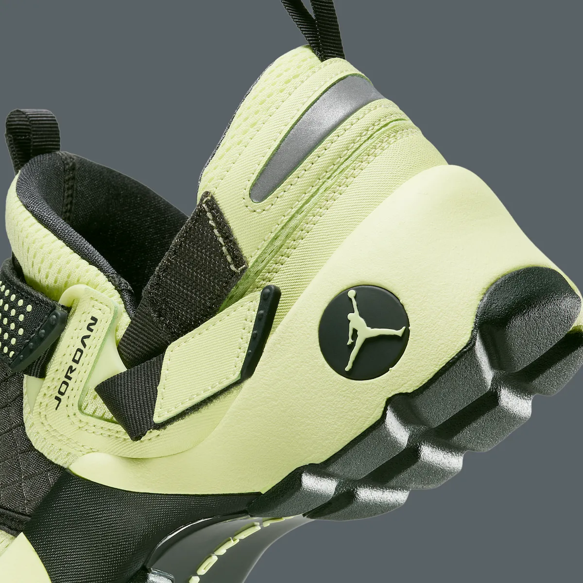 Jordan Trunner LX Luminous Green HQ2164-302