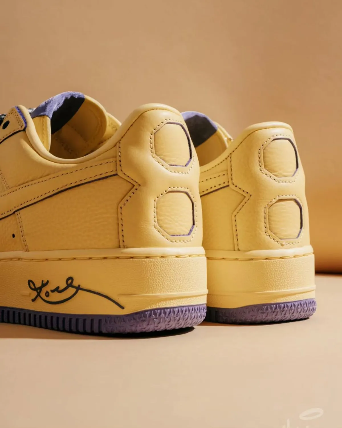kobe-bryant-nike-air-force-1-protro-hv9408-700