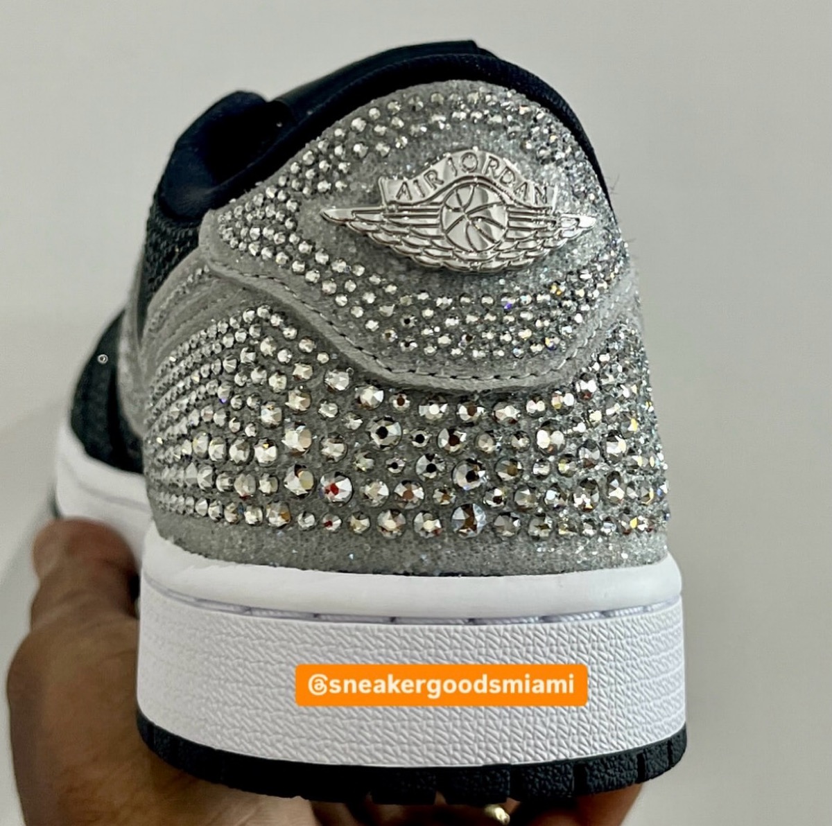 Swarovski Air Jordan 1 Low Shadow HM9208-001