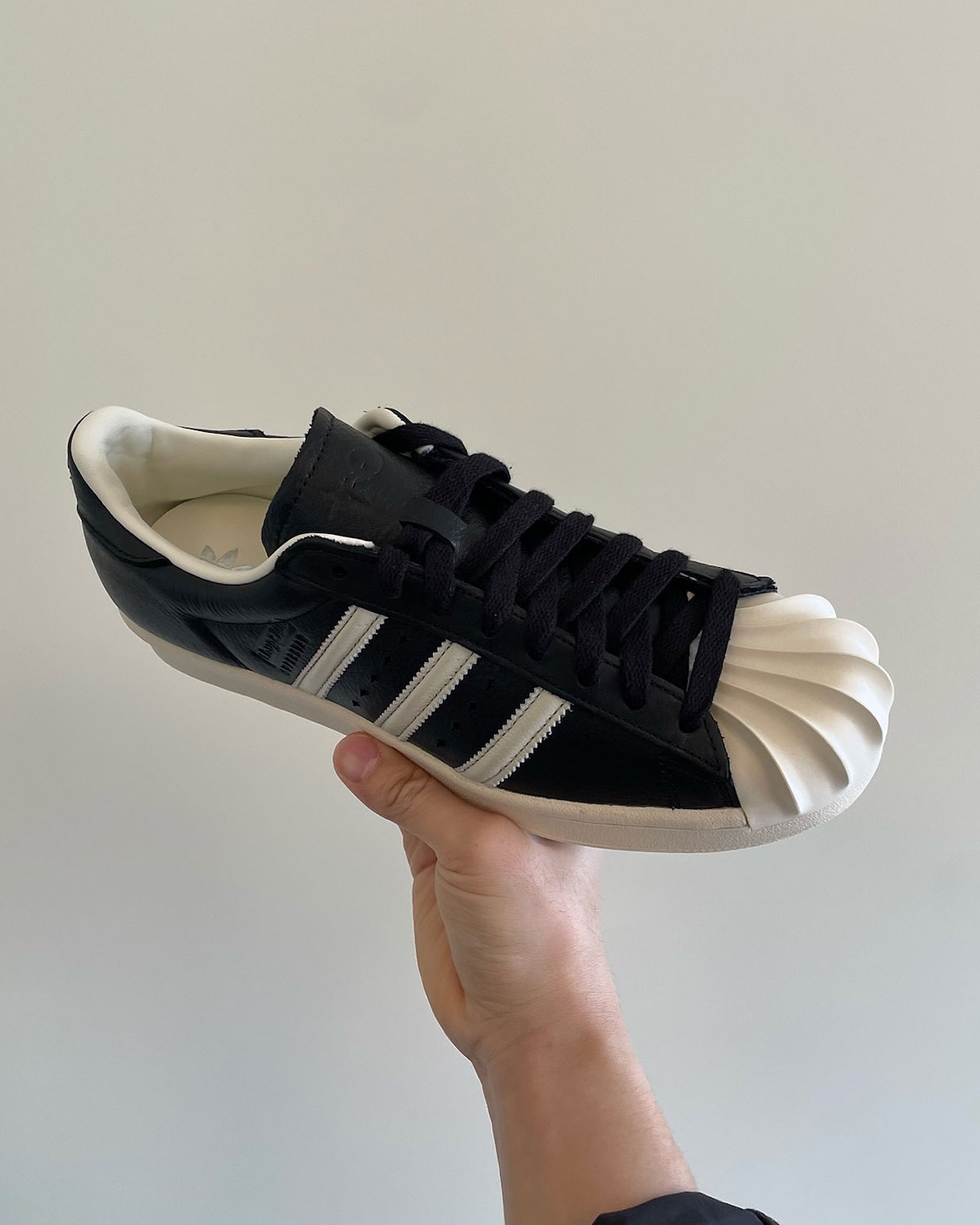 Thug Club adidas Superstar