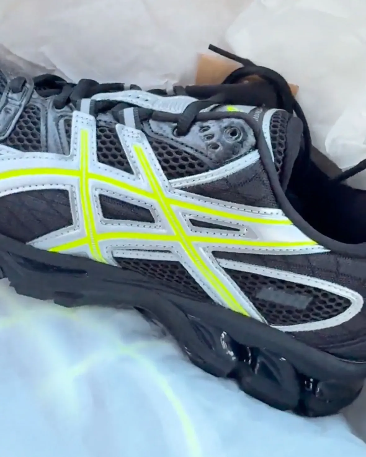 Kith Asics GEL-Nimbus 10.1 Neon