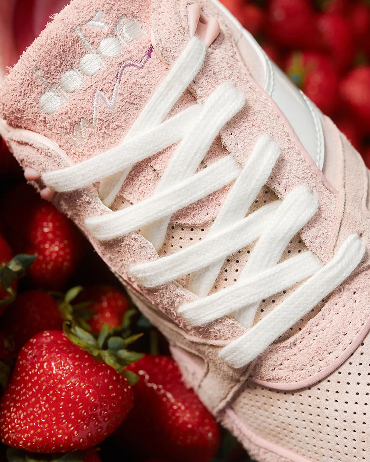 END. Diadora N9000 Strawberries & Cream