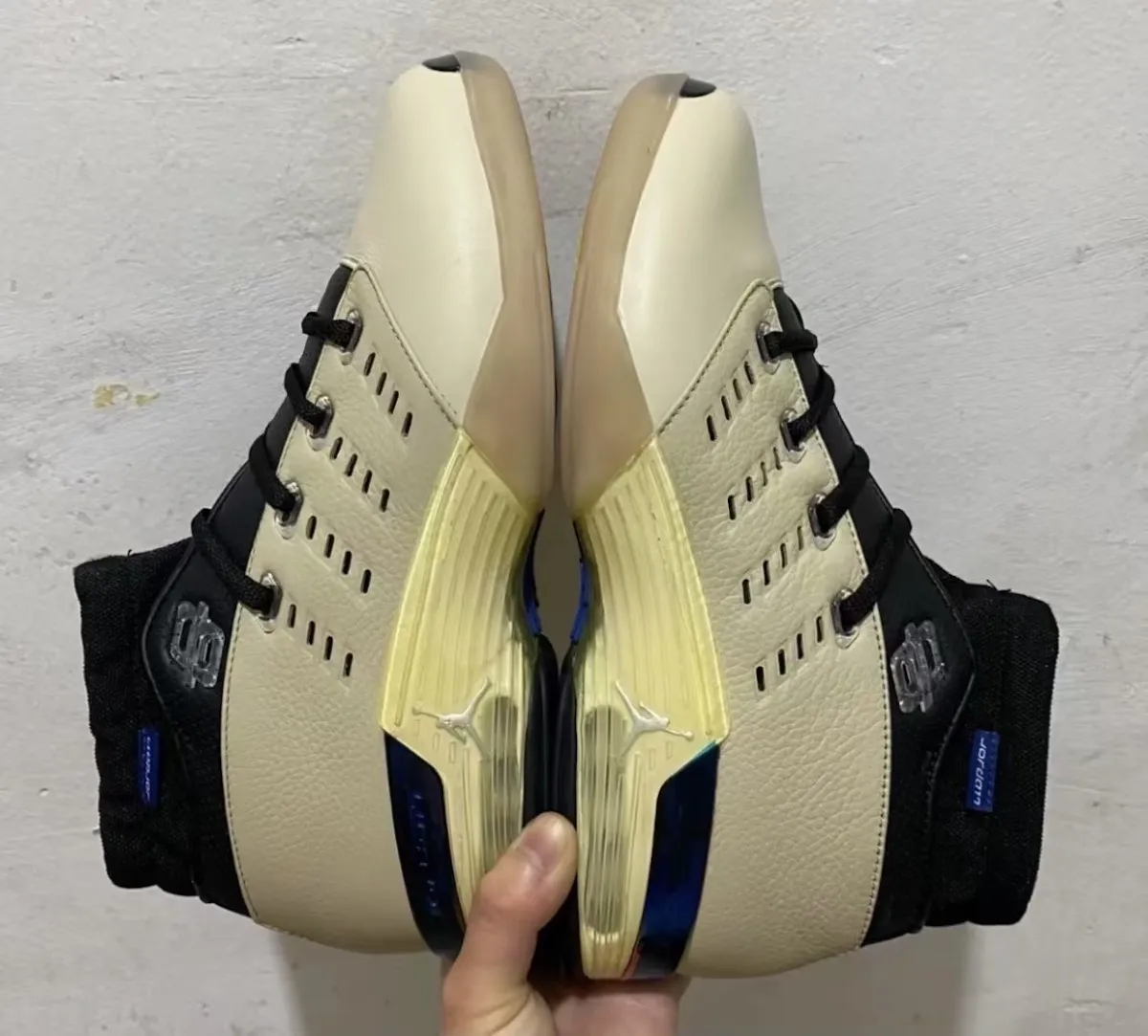Infinite Archives Air Jordan 17 Beach IH0177-200 in hand