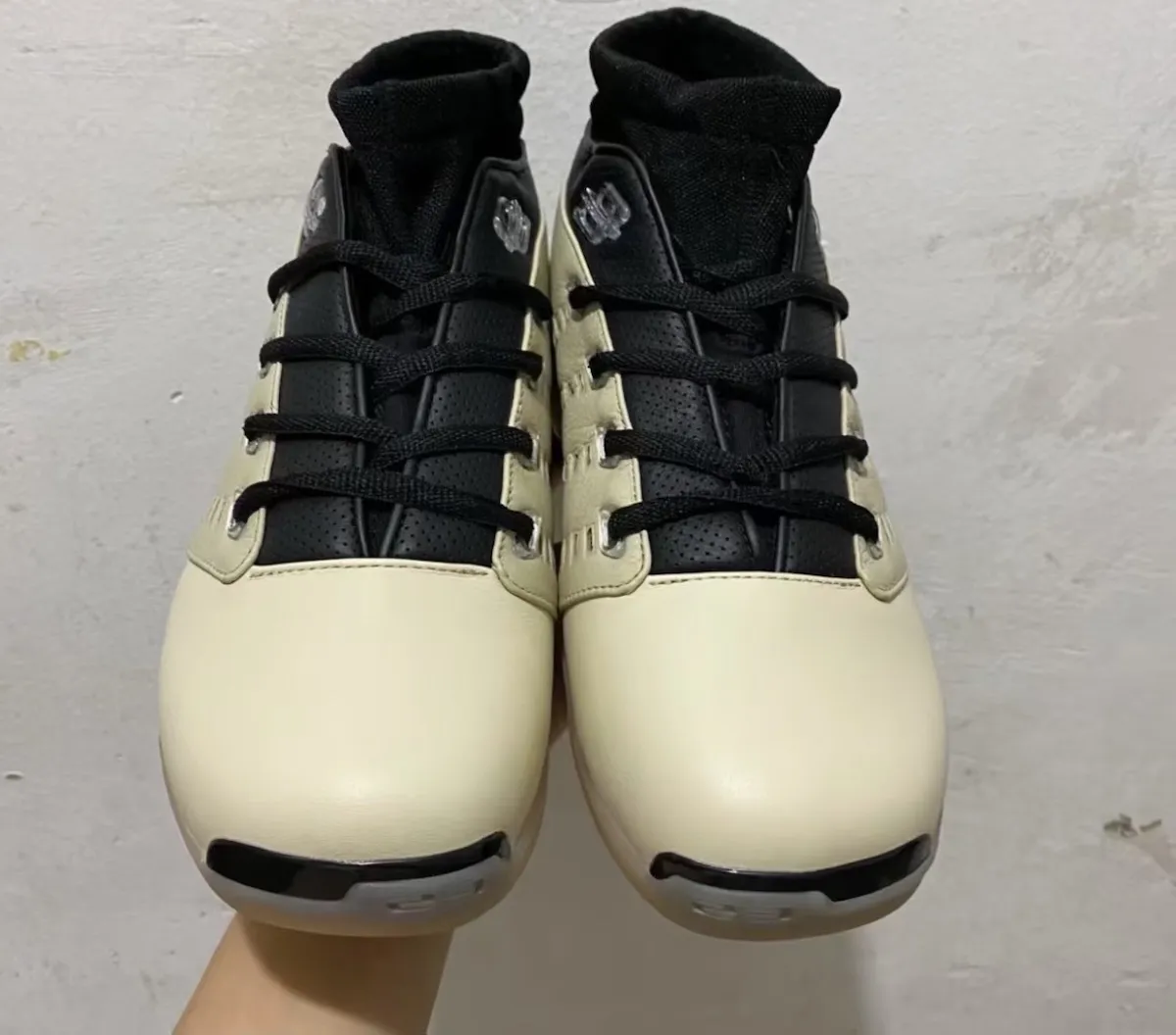 Infinite Archives Air Jordan 17 Beach IH0177-200 in hand