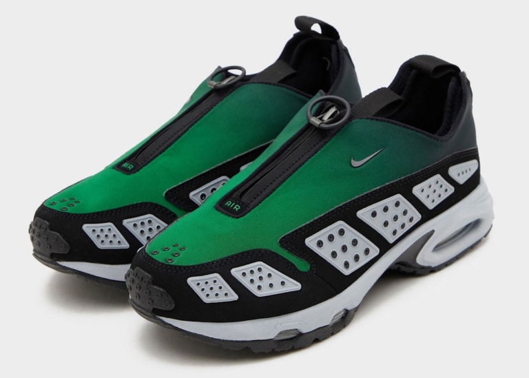 The Nike Air Max Sunder Brings Pine Green to a New Gradient Colorway