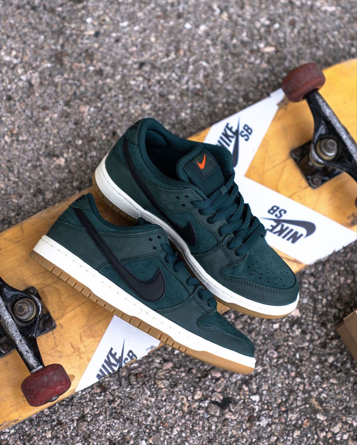 Nike SB Dunk Low Deep Fir FJ1674-300