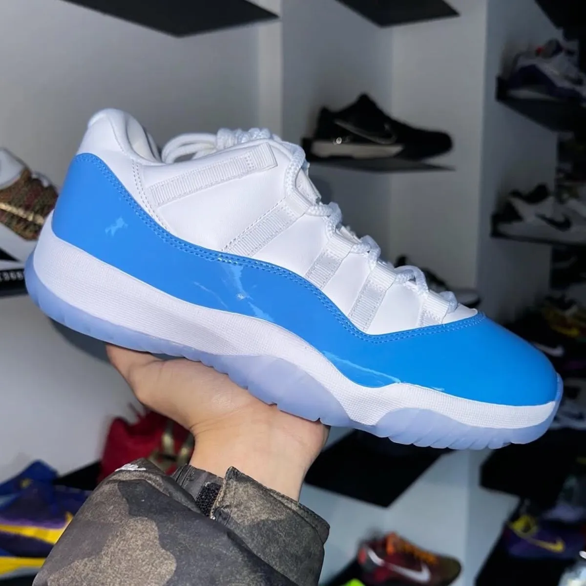 air jordan 11 low university blue FV5104-100