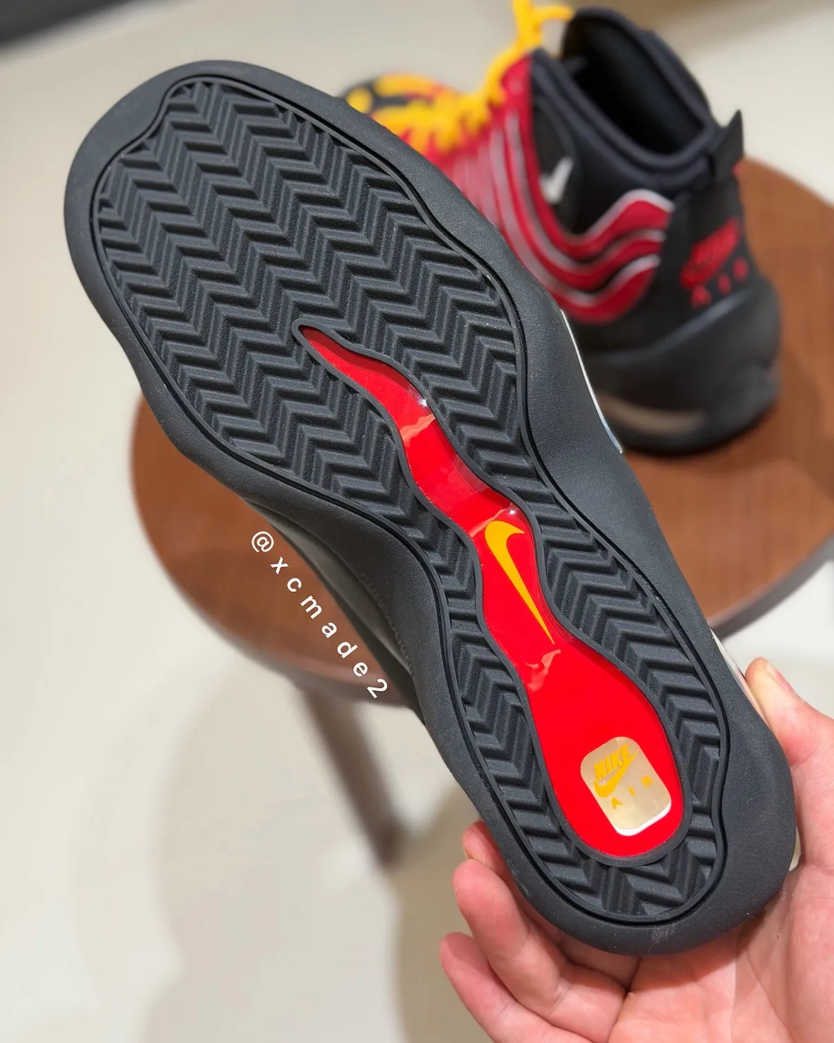 Nike Air Bakin Varsity Red 2026 IQ5365-600 4