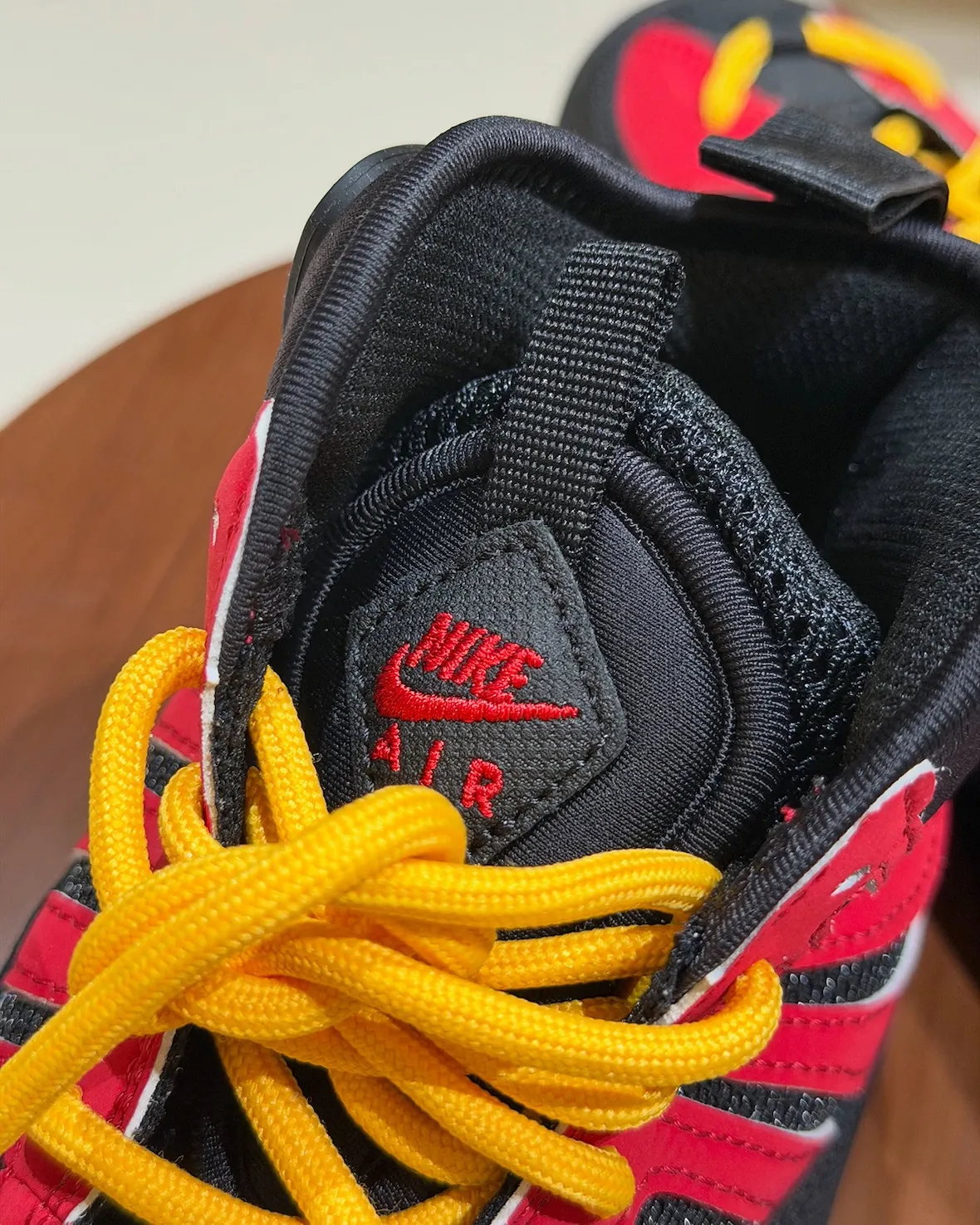 Nike Air Bakin Varsity Red 2026 IQ5365-600 7