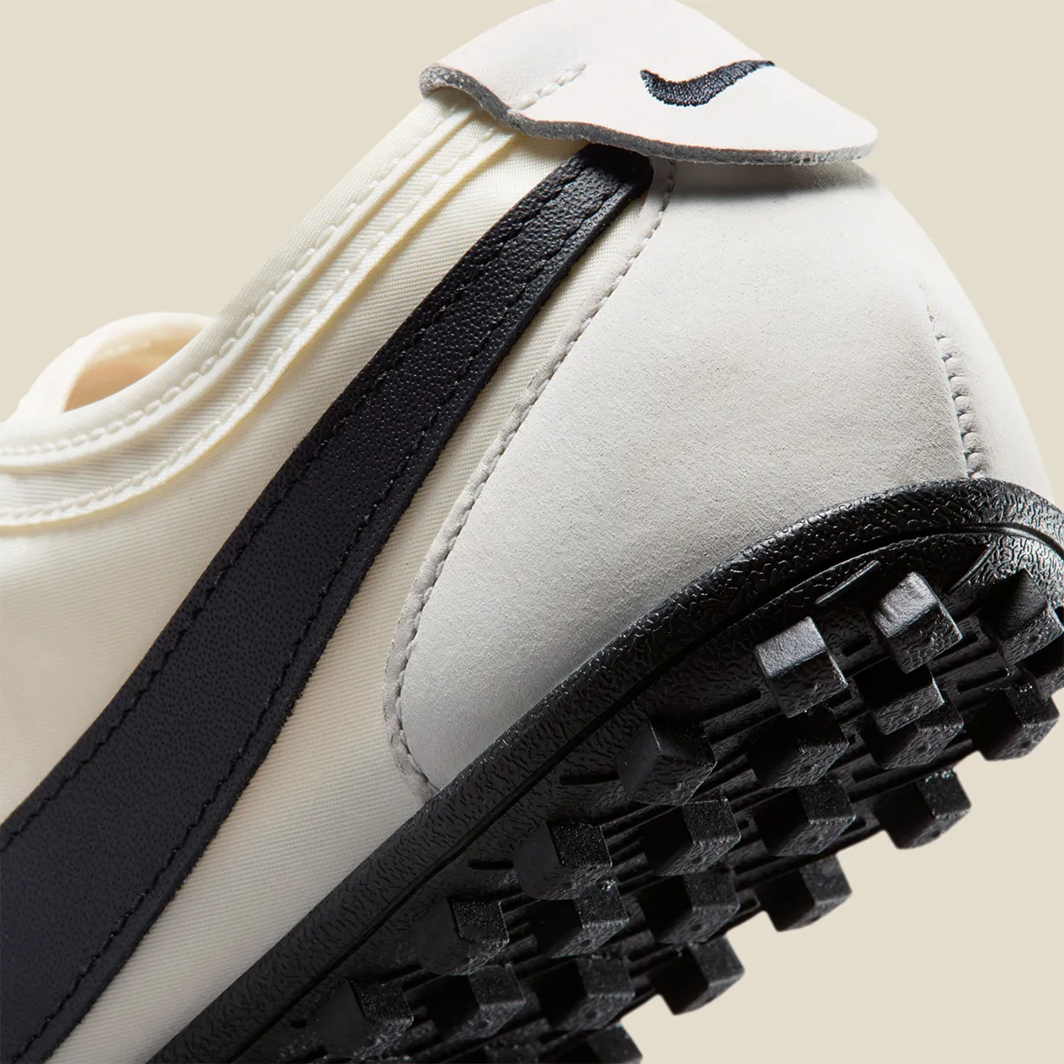 Nike Moon Shoe Soft Pearl II0407-001