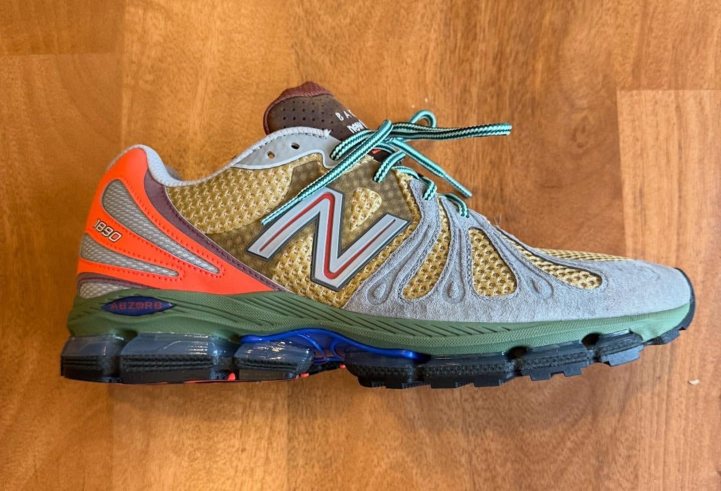 Baklava New Balance 1890 grey gold