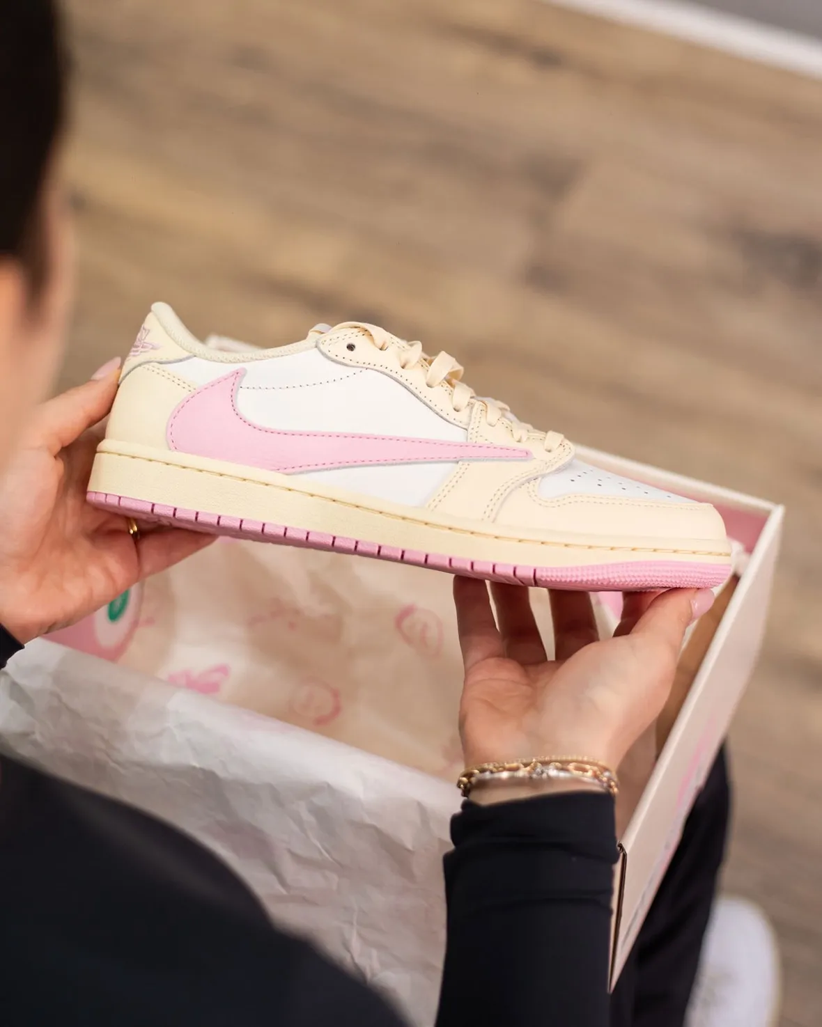 Travis Scott Air Jordan 1 Low Muslin Shy Pink IQ7604-100 3