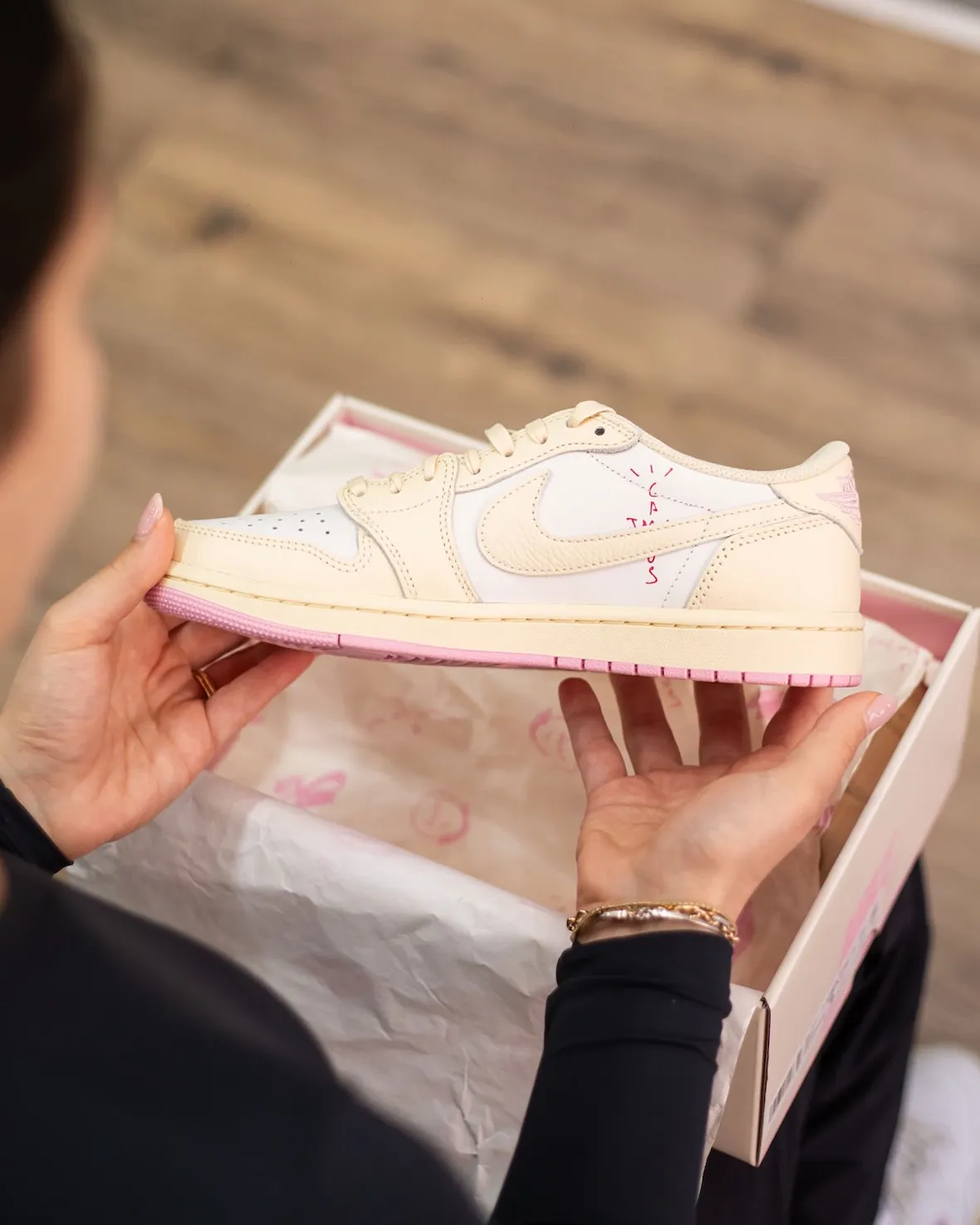 Travis Scott Air Jordan 1 Low Muslin Shy Pink IQ7604-100 4