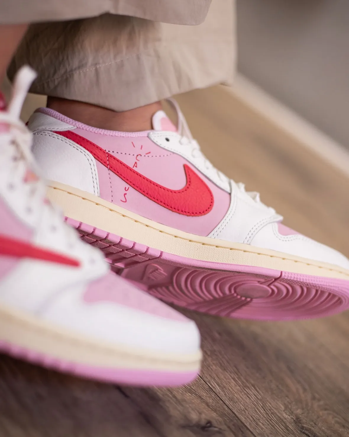 Travis Scott Air Jordan 1 Low Tropical Pink Sail Shy Pink Muslin IQ7604-101 2