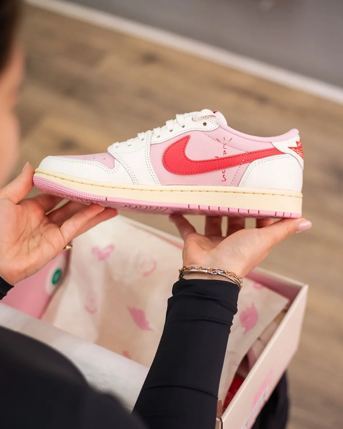 Travis Scott Air Jordan 1 Low Tropical Pink Sail Shy Pink Muslin IQ7604-101 3