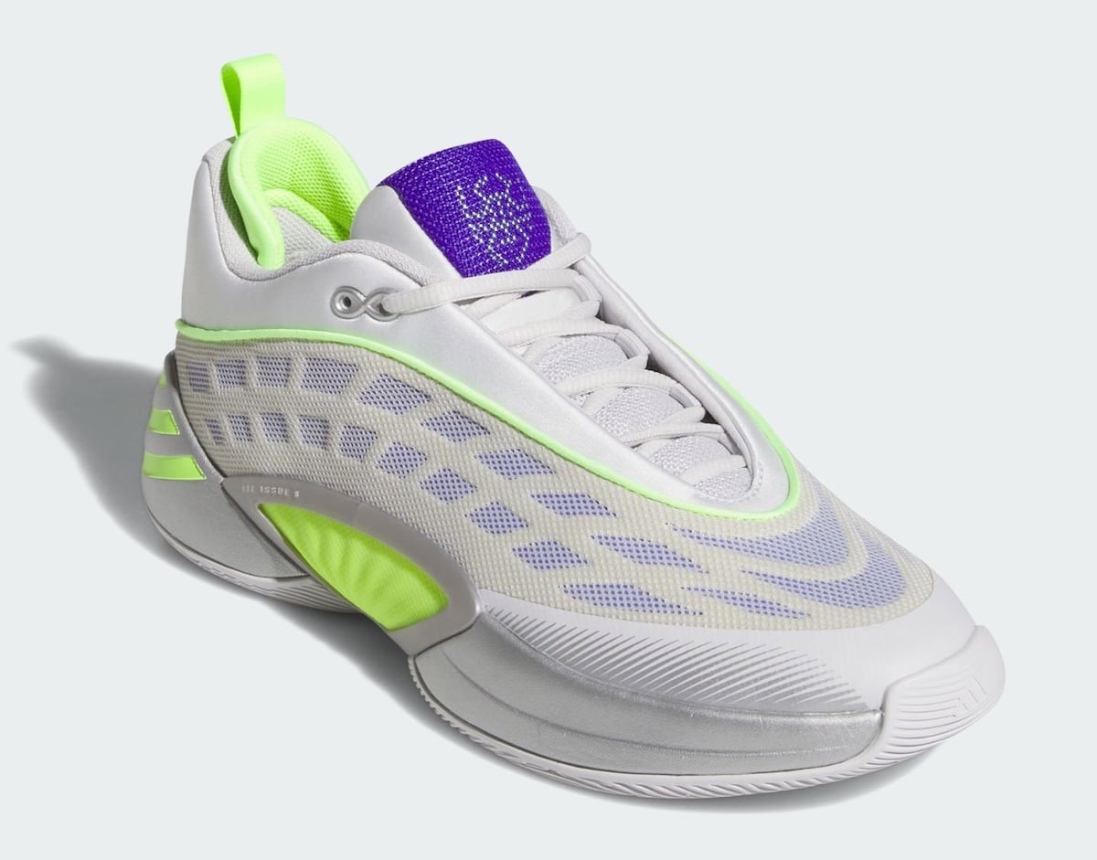 Front three-quarter view of the Donovan Mitchell DON Issue 8 with a purple woven tongue tag and Spida logo