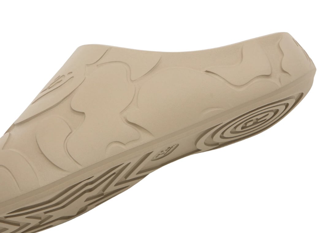Outsole detail on the beige slide with the radial heel swirl and Shooting Star traction borrowed from the Bapesta