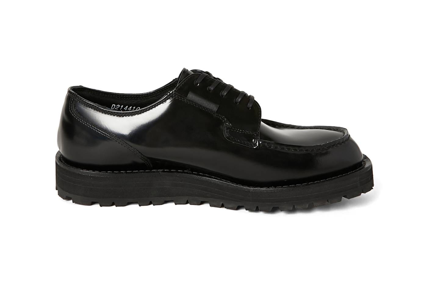 Right-side profile of the glass leather Postman derby shoe showing moc-toe stitching and an extended welt
