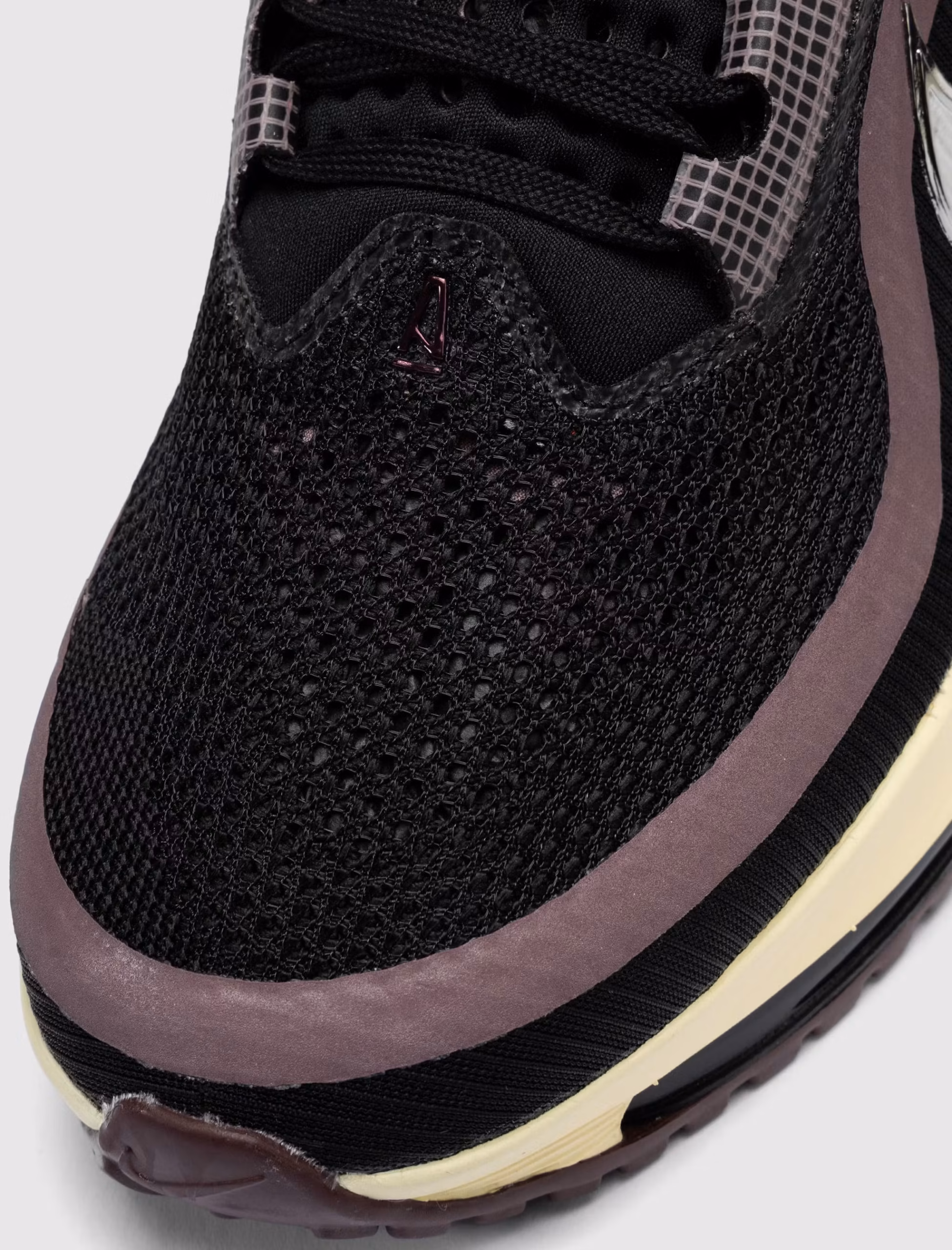 RAFFLES OPEN: A Ma Maniére Turns to Performance Running with a Nike Pegasus Premium Pack