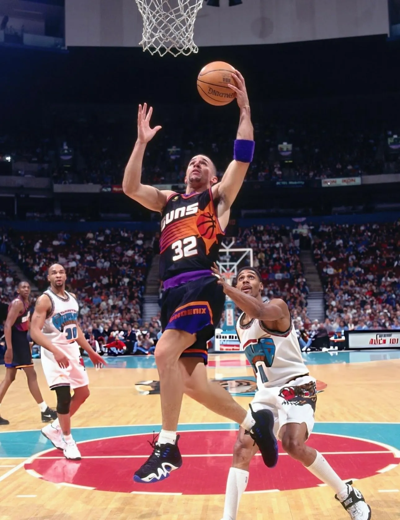 Jason Kidd driving to the rim for the Phoenix Suns in 1997 wearing the original Nike Zoom Flight 5