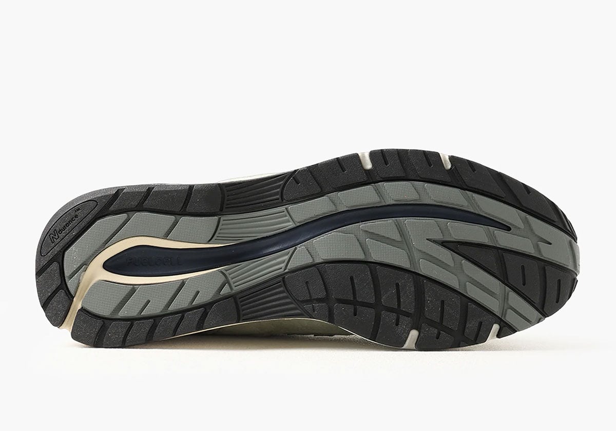 Outsole of the New Balance 991v2 with grey and black tread, a navy shank, and FuelCell branding