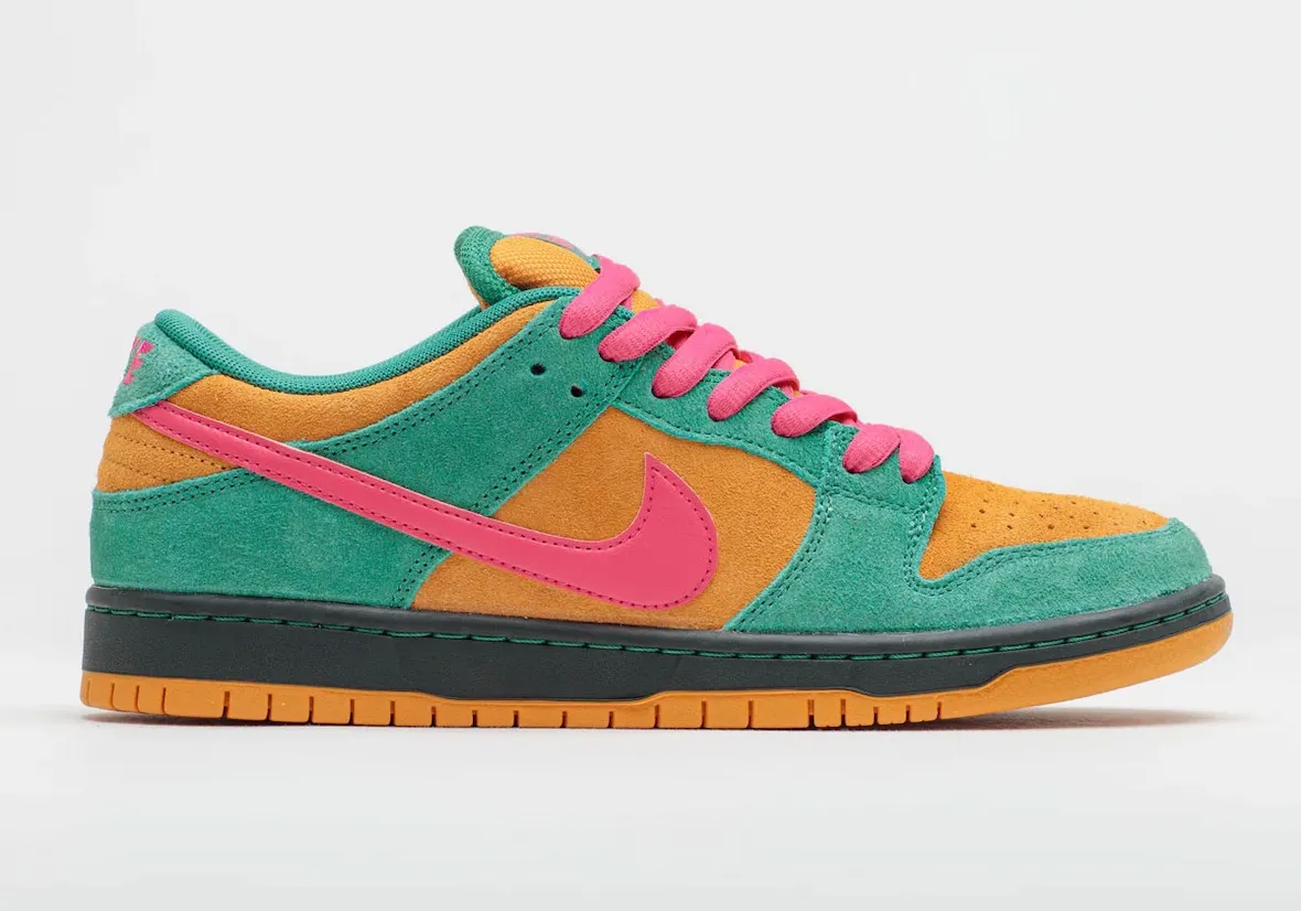Nike SB Dunk Low Green Noise Light Curry Watermelon Off Noir HQ1625-301