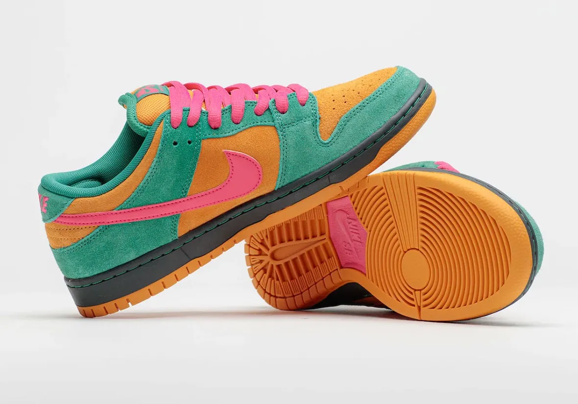 Nike SB Dunk Low Green Noise Light Curry Watermelon Off Noir HQ1625-301