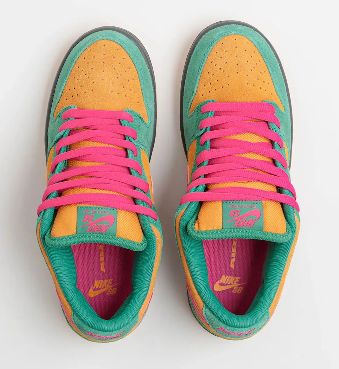 Nike SB Dunk Low Green Noise Light Curry Watermelon Off Noir HQ1625-301