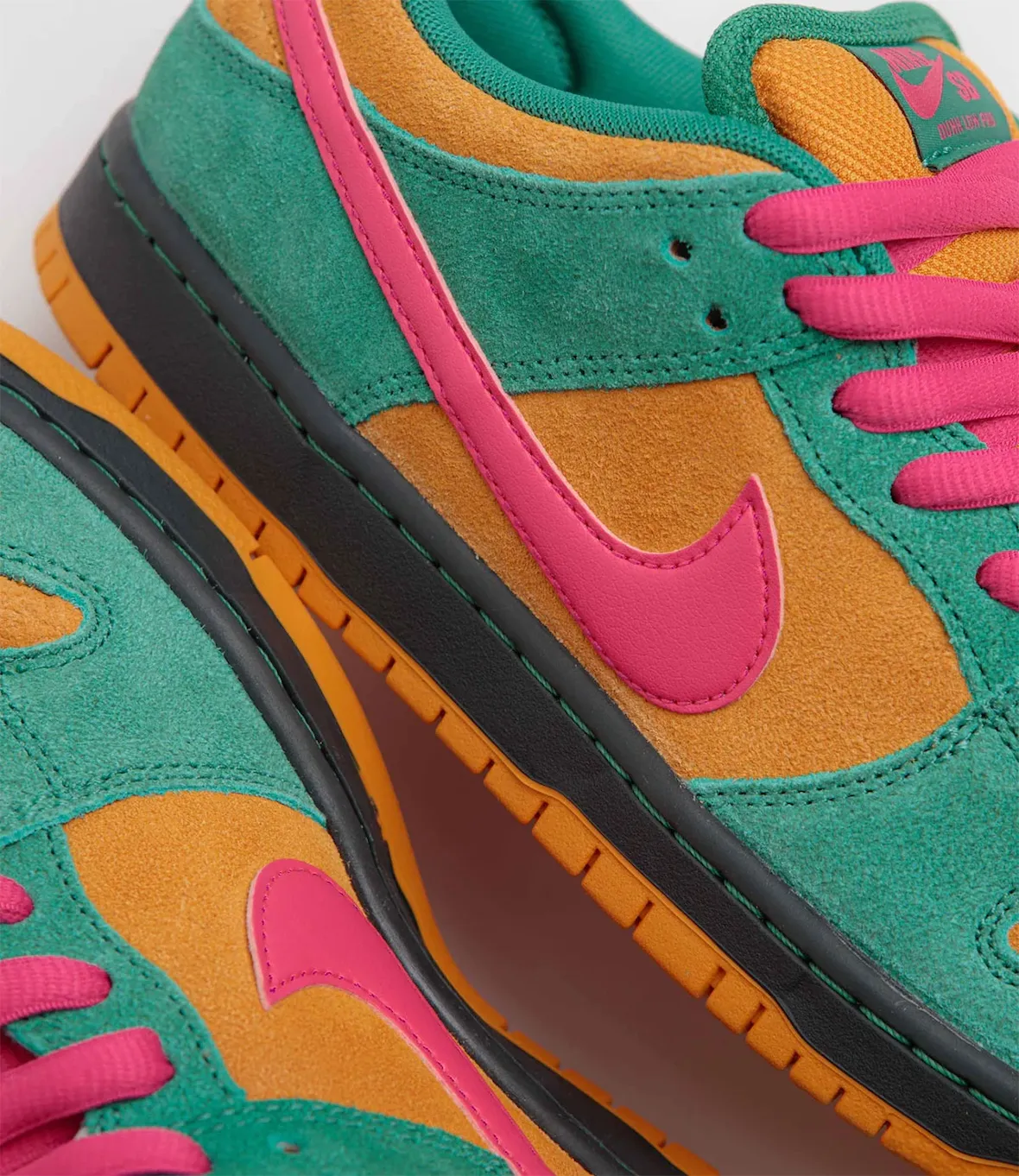 Nike SB Dunk Low Green Noise Light Curry Watermelon Off Noir HQ1625-301