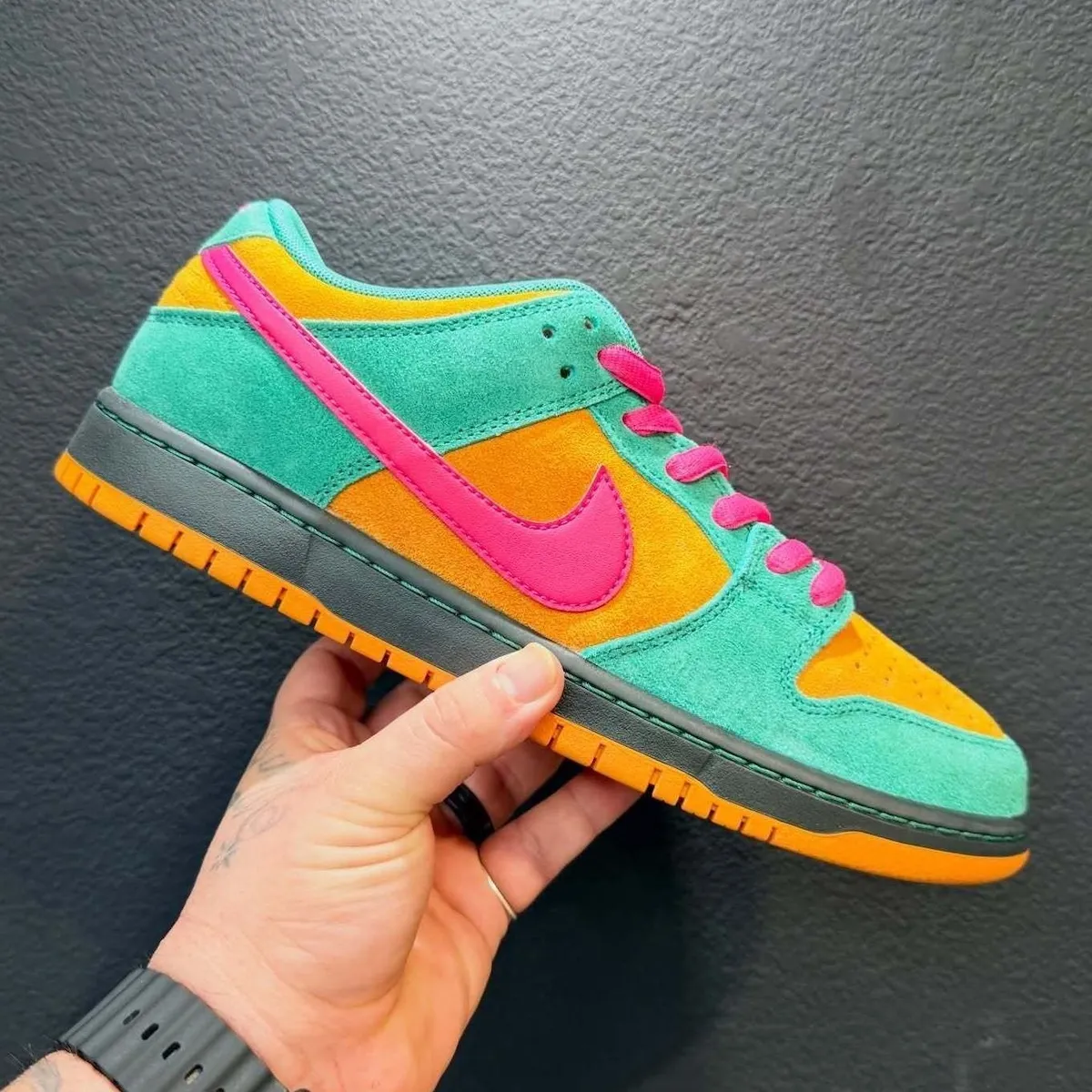 Nike SB Dunk Low Green Noise Watermelon South Beach HQ1625-301