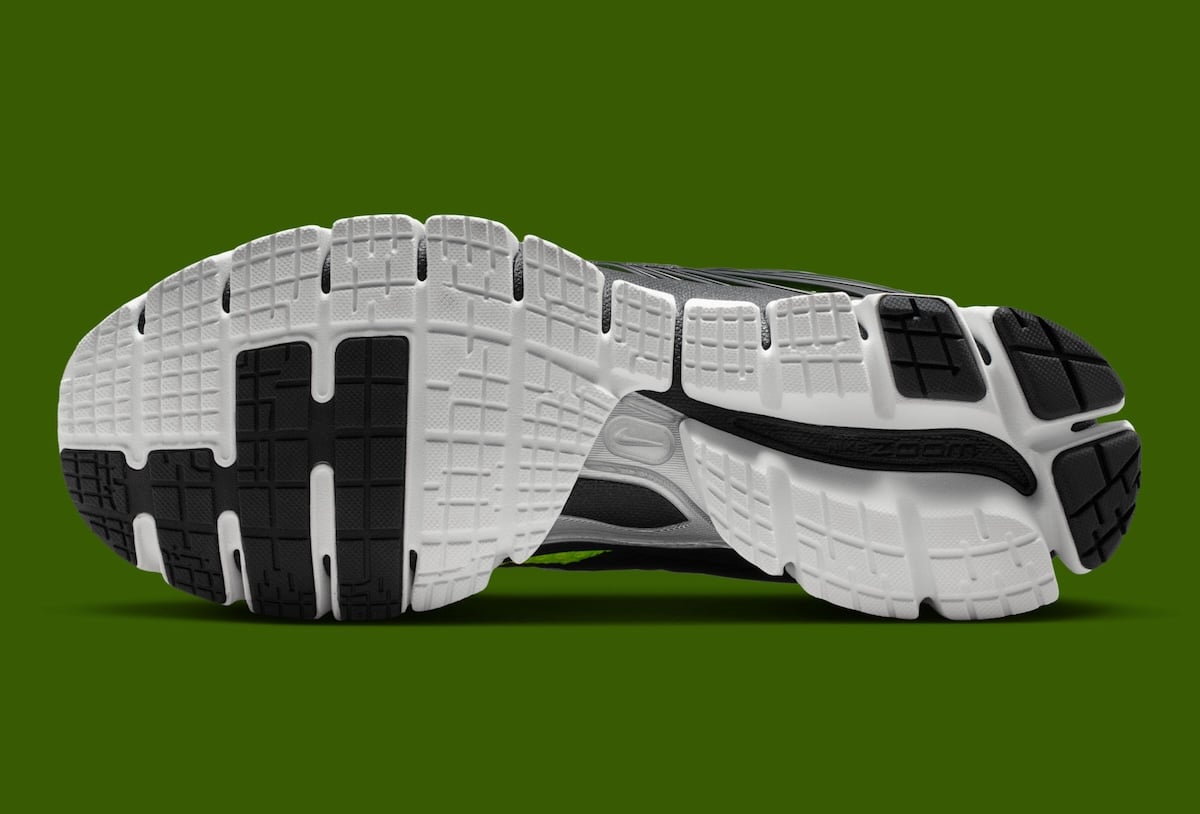 Outsole detail of the Nike Zoom Skylon 11 with a white and black flex-groove tooling and embossed Zoom branding