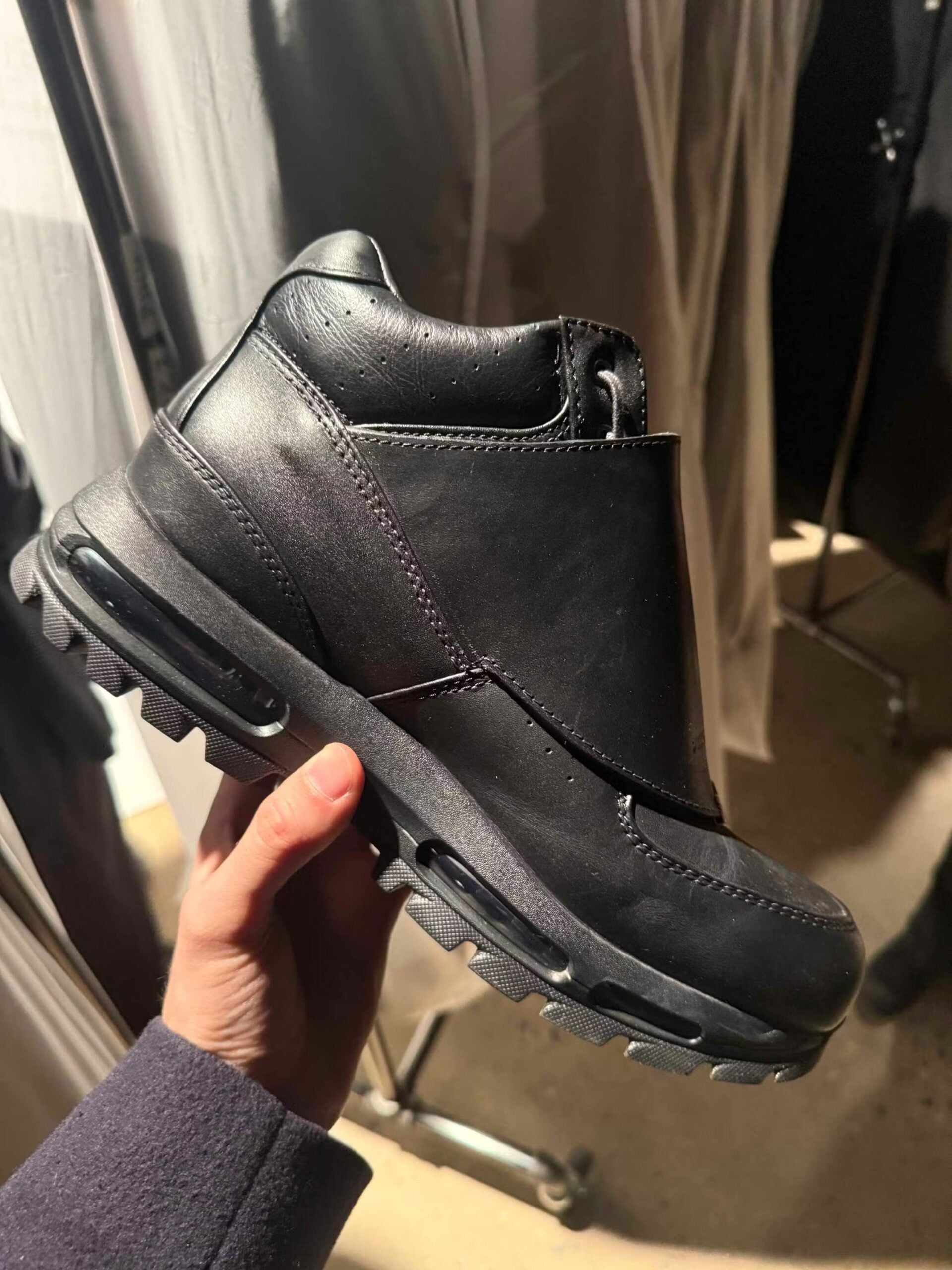 Lateral profile of the black leather Air Max Goadome boot showing the visible Air sole and the lugged outsole