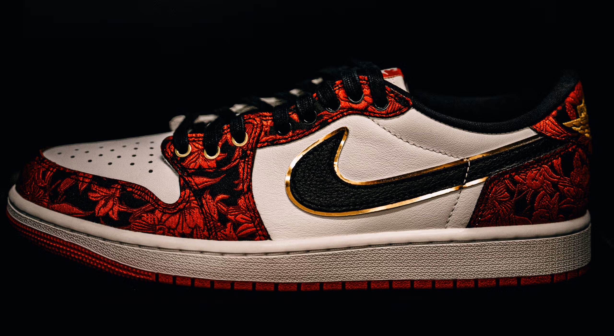 Air Jordan 1 Low OG Last Dance At The Garden IR0088-001 1
