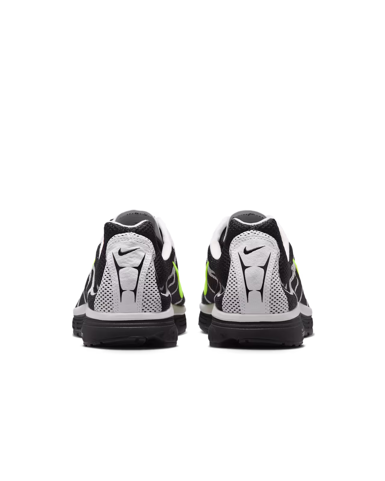 Zoom Streak 3 Black And Summit White IQ8012-001