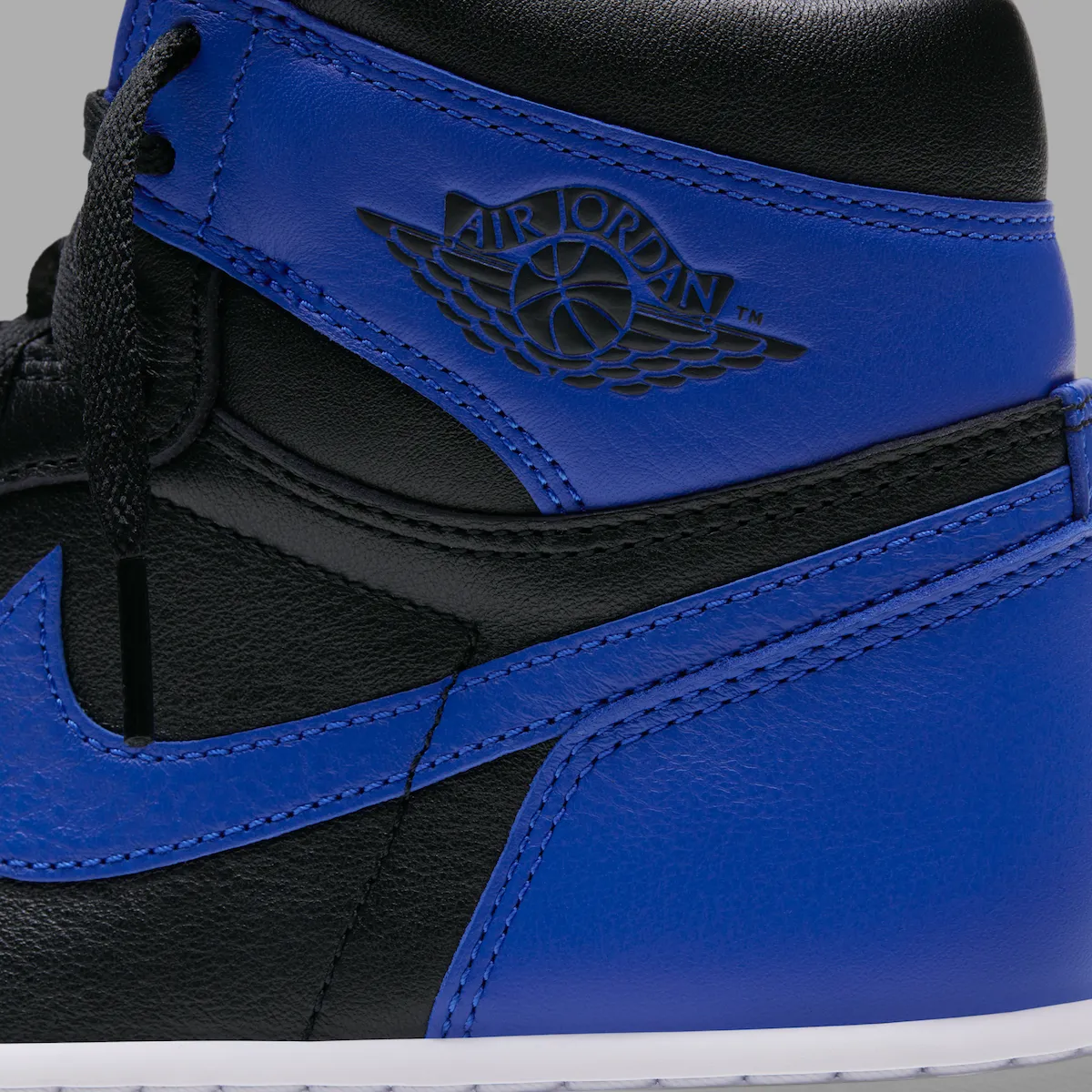 Air Jordan 1 Royal IQ5495-005 3