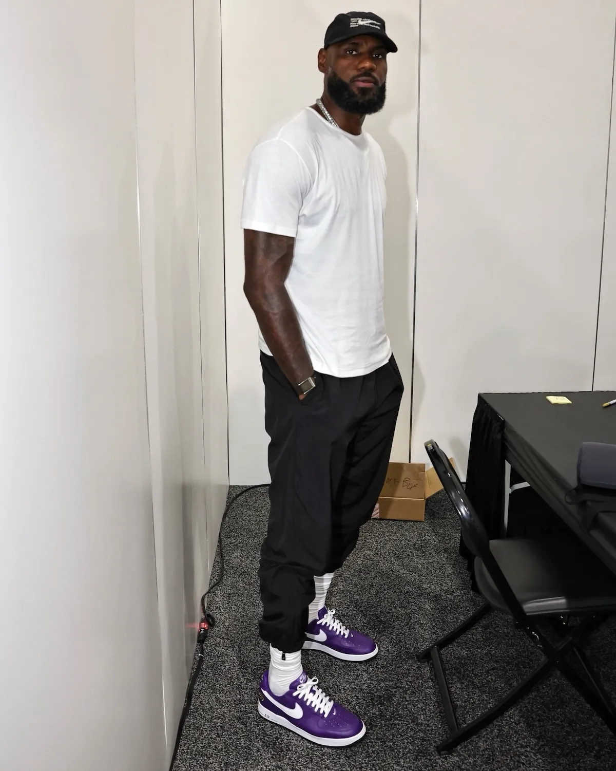 Ictor Victor Nike Air Force 1 01 Court Purple IV3238-500 1