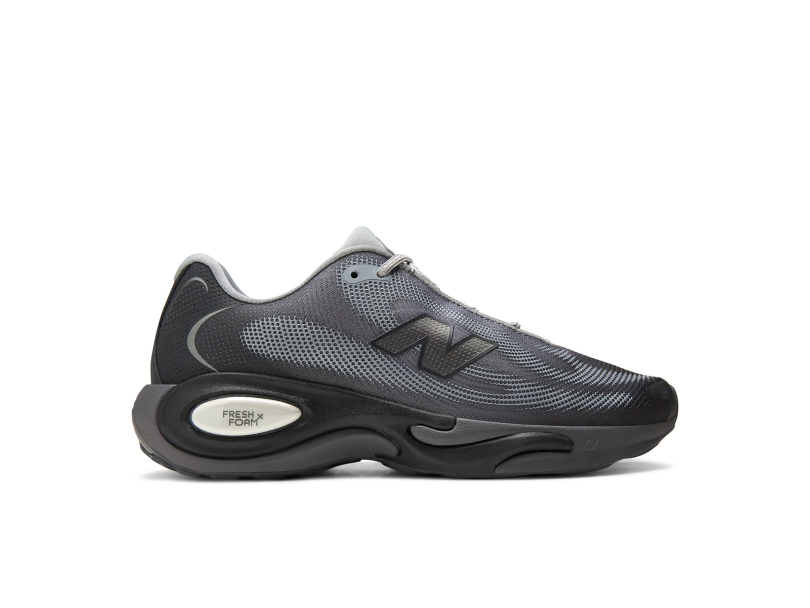 Lateral view of the AC Runner Shadow Grey Black for men, grey gradient mesh above a black Fresh Foam X midsole