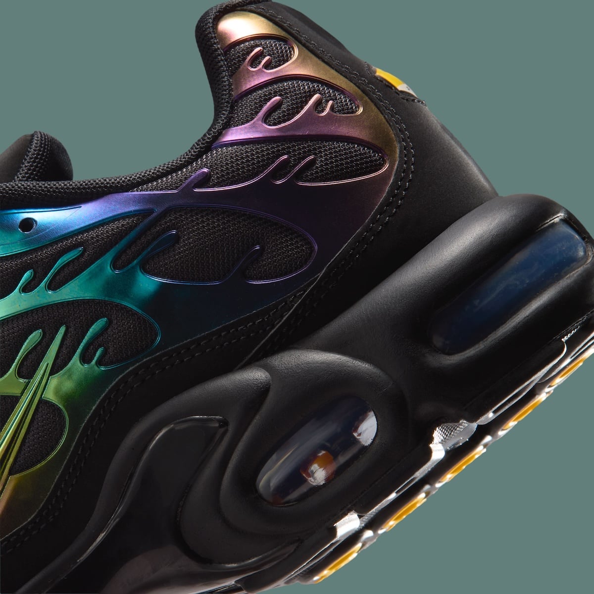 Nike Air Max Plus Oil Slick IH7960-001 1